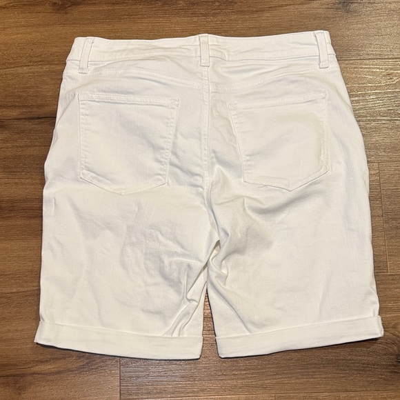 Talbots Flawless White Denim Girlfriend Shorts. Size 8 - Picture 5 of 5